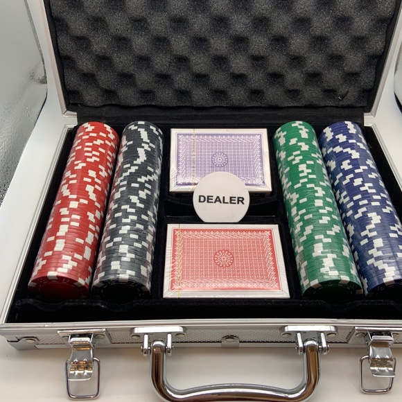 Premium Casino Style Poker Set Poker Chips, Cards, & More with Carrying Case - Picture 2 of 16